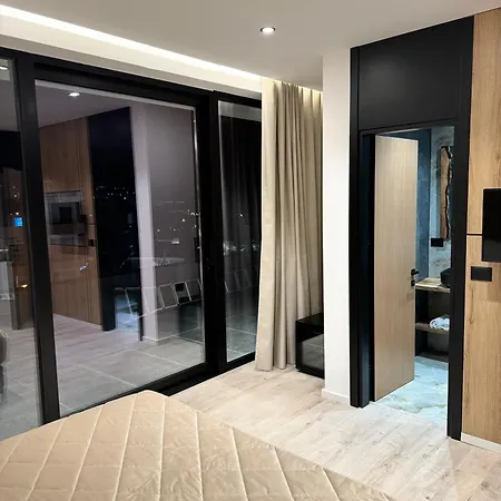 فندق Joni Premium 4*