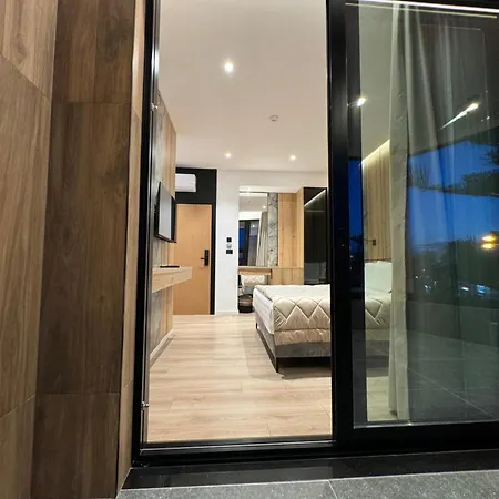 فندق Joni Premium 4*