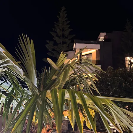 Joni Premium فندق 4*