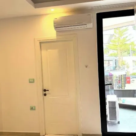 فندق Joni Premium 4*